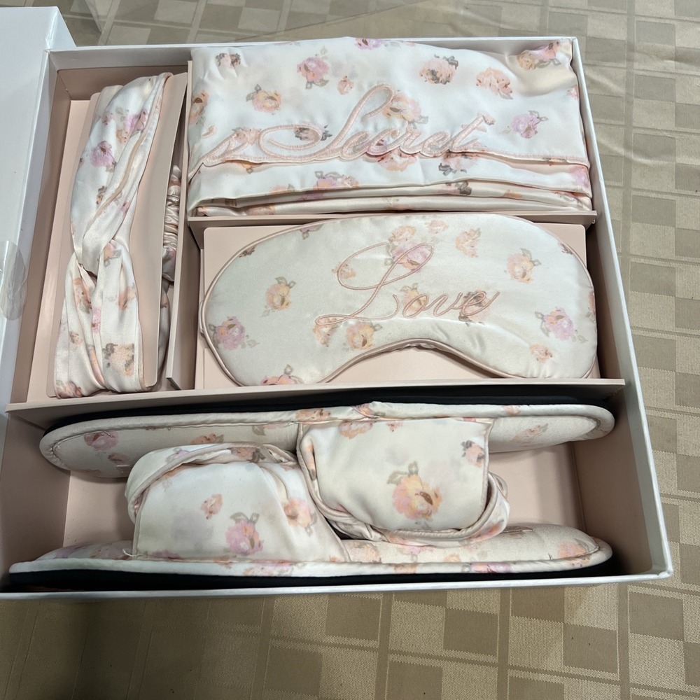 Victoria's Secret Bridal Box 4 Piece Gift Set Satin Pink Roses Size L 9 10 NEW